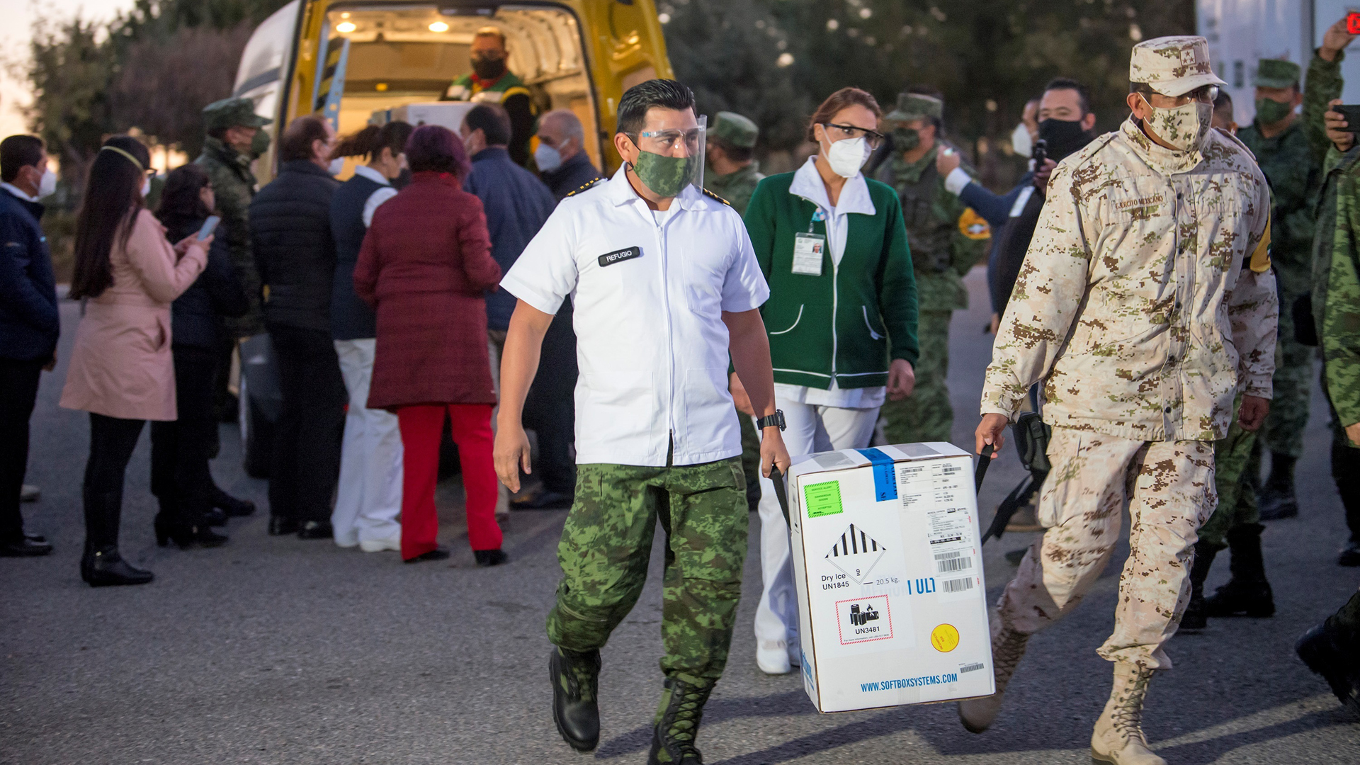México recibirá en enero 436 mil vacunas contra COVID-19 de Pfizer - llegada-de-vacunas-contra-covid-19-a-coahuila