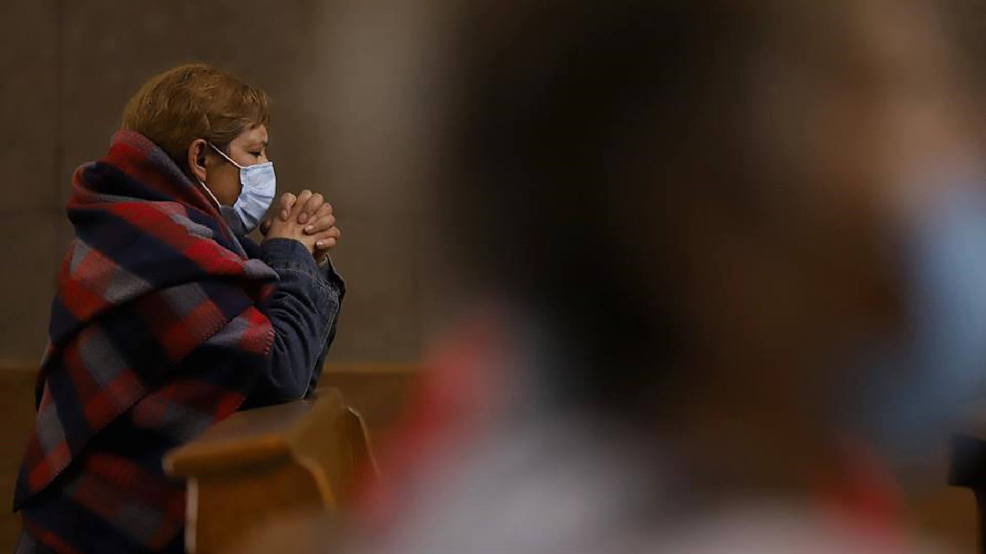 Los Ángeles pide a ciudadanos no asistir a ceremonias dentro de iglesias por Navidad