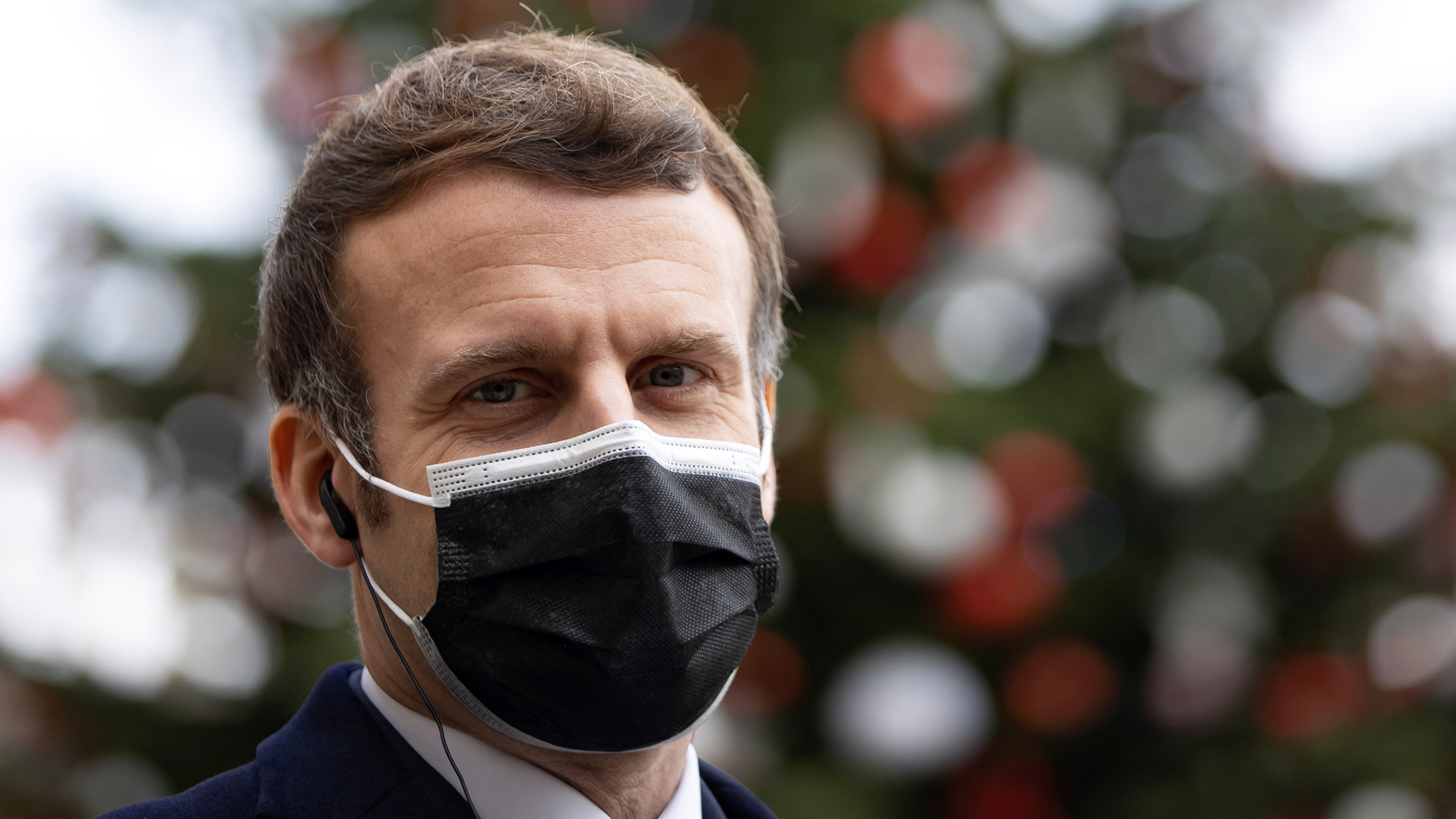 Se aíslan dirigentes en Europa ante positivo a COVID-19 de Macron - macron-con-cubrebocas