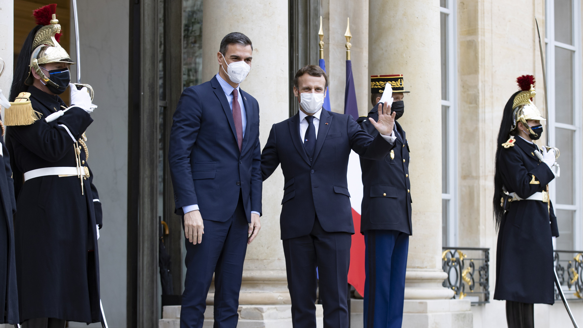 Se aíslan dirigentes en Europa ante positivo a COVID-19 de Macron