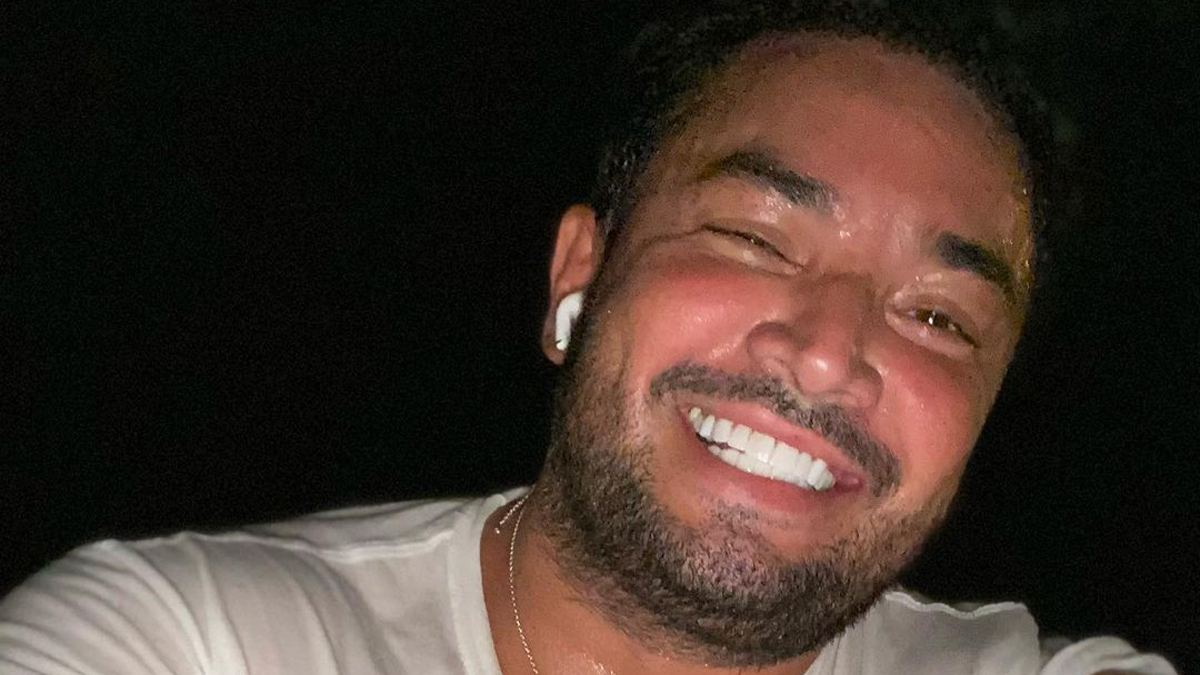 Cantante Manny Manuel sufre accidente vial en estado de ebriedad