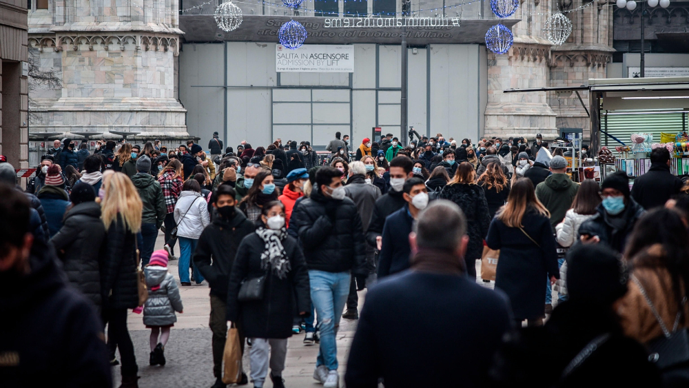 Vacunas contra COVID-19 no son excusa para relajarse y poner a otros en riesgo, afirma la OMS