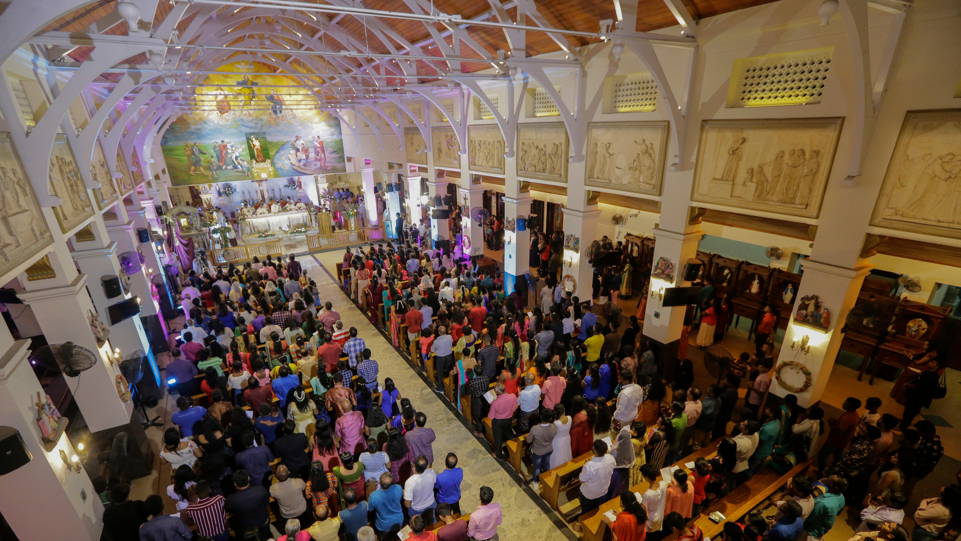 El Vaticano permite celebrar hasta cuatro misas en Navidad, Año nuevo y Epifanía