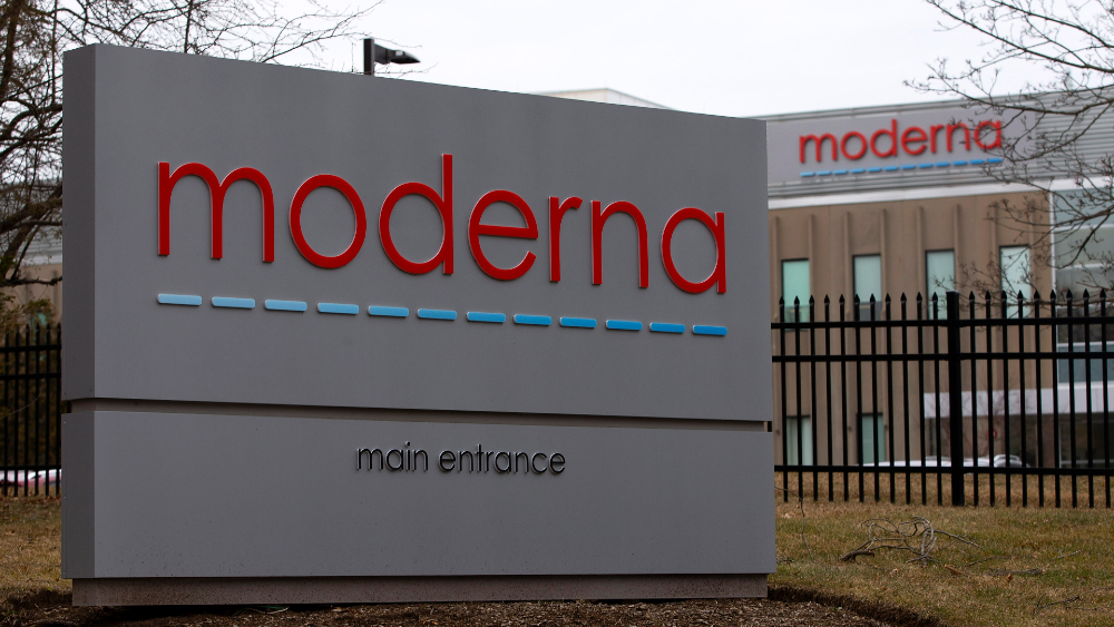 EE.UU. llena miles de cajas con vacunas de Moderna para empezar a distribuirlas el domingo