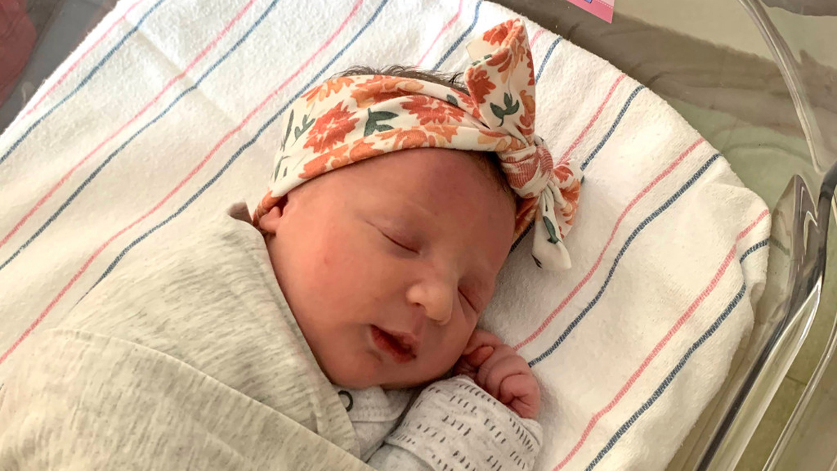 Nace bebé de embrión congelado durante 27 años