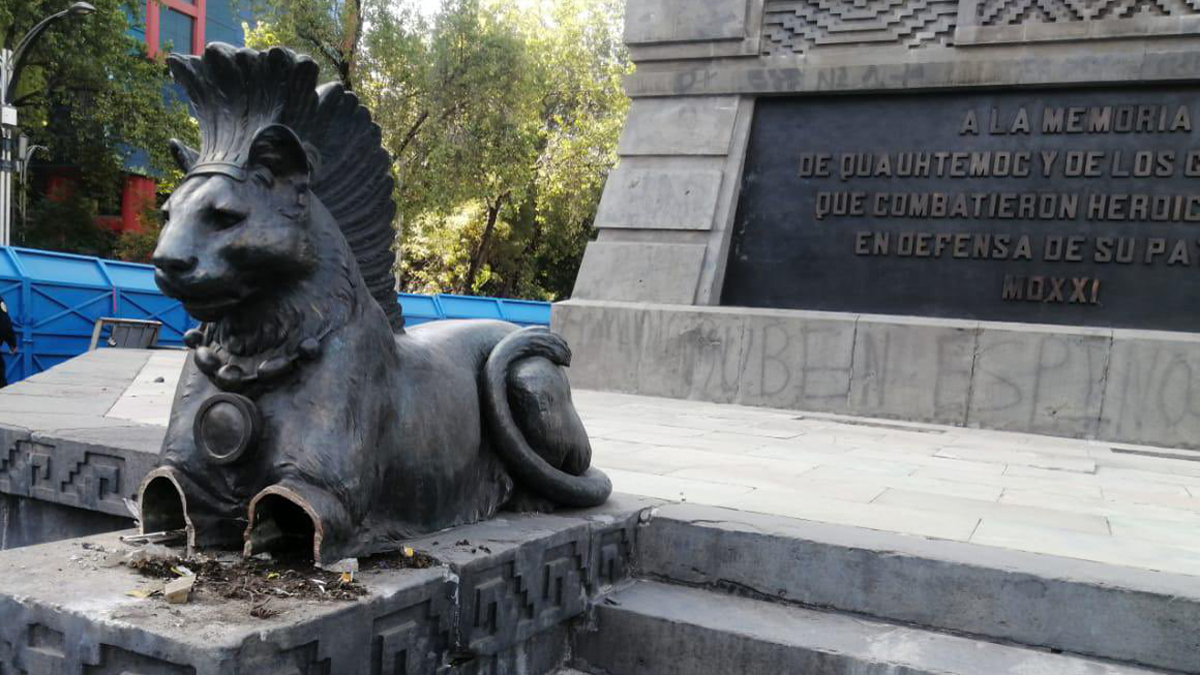 Cortan patas a pumas de monumento a Cuauhtémoc en CDMX - monumento-a-cuauhtemoc