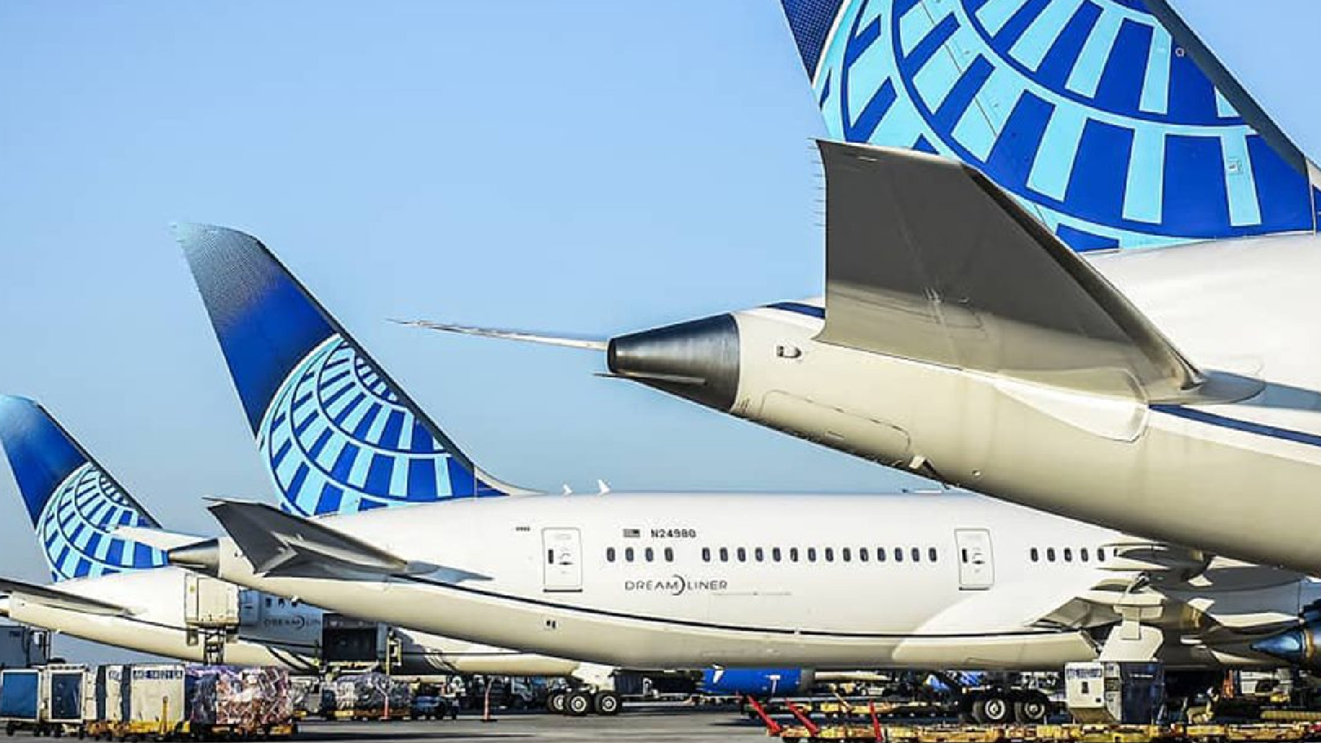 Hombre aborda vuelo con síntomas de COVID-19 en EE.UU.; sufre ataque y obliga a aterrizaje de emergencia