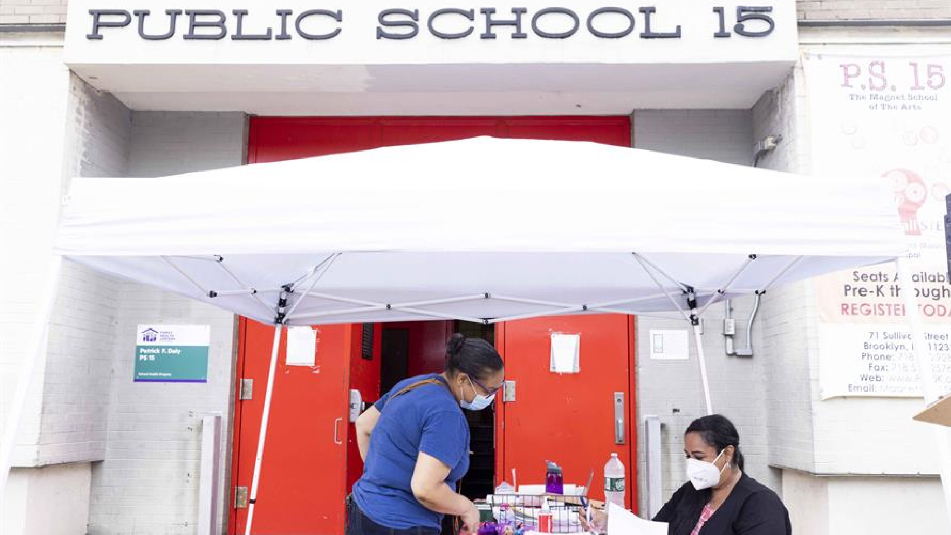 Nueva York se prepara para reabrir escuelas primarias esta semana y recibir a unos 190 mil alumnos