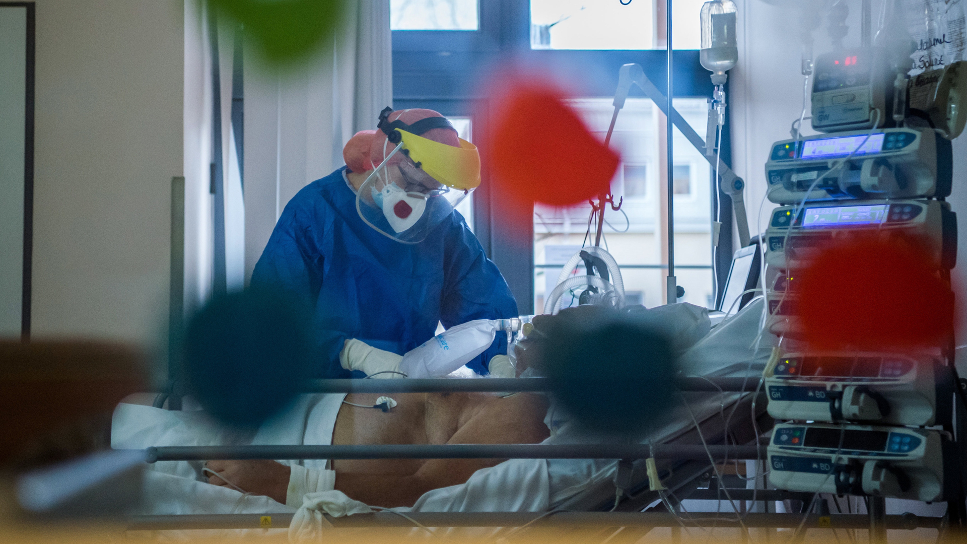 Más de 140 mil menores de EE.UU. han perdido a algún padre o tutor por COVID-19