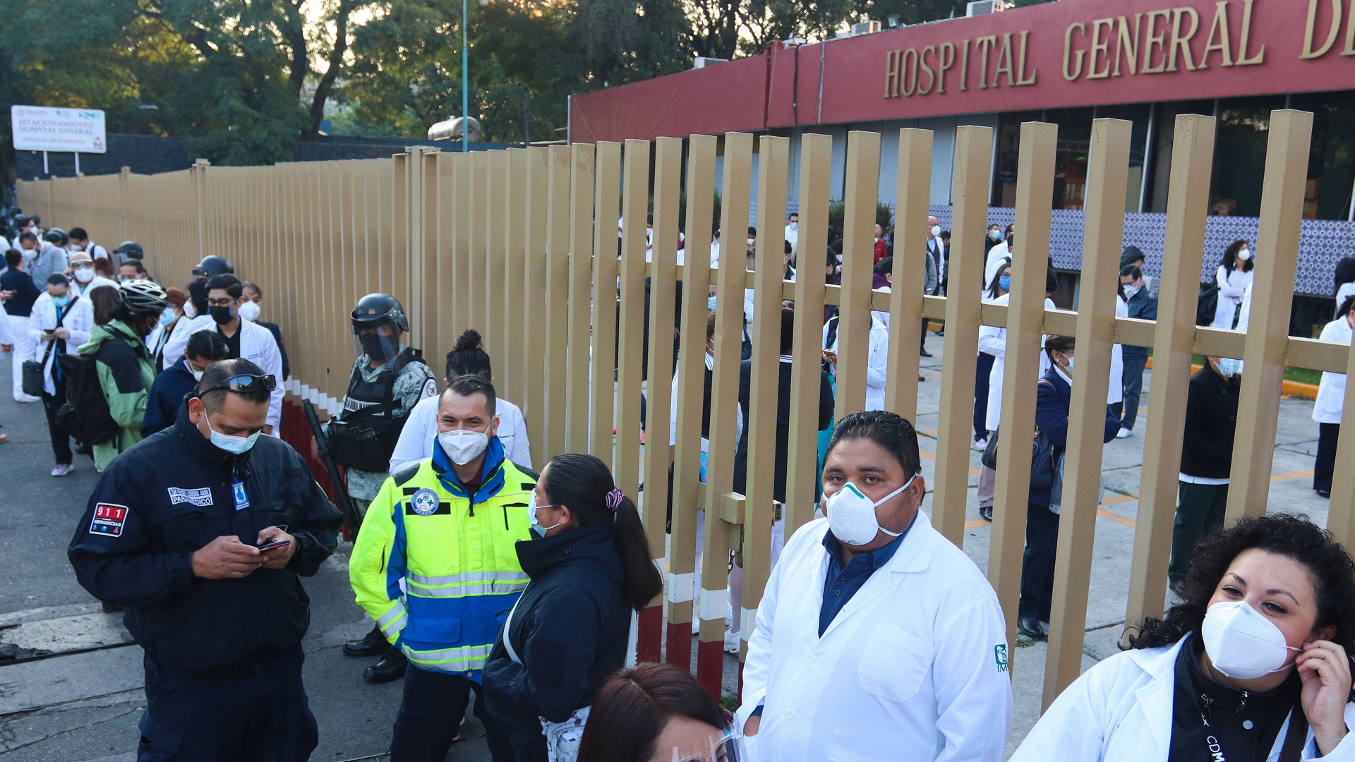 AMLO afirma que se cuida que no haya influyentismo en aplicación de la vacuna contra COVID-19