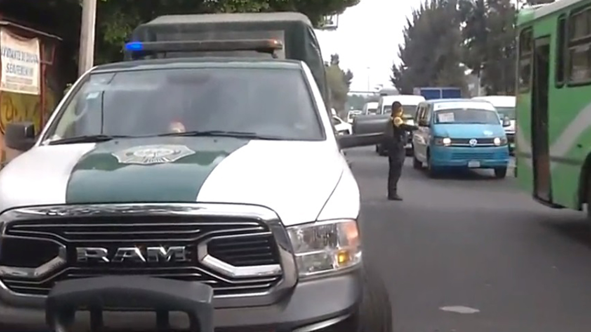 Balean en CDMX a pasajero de transporte público durante asalto