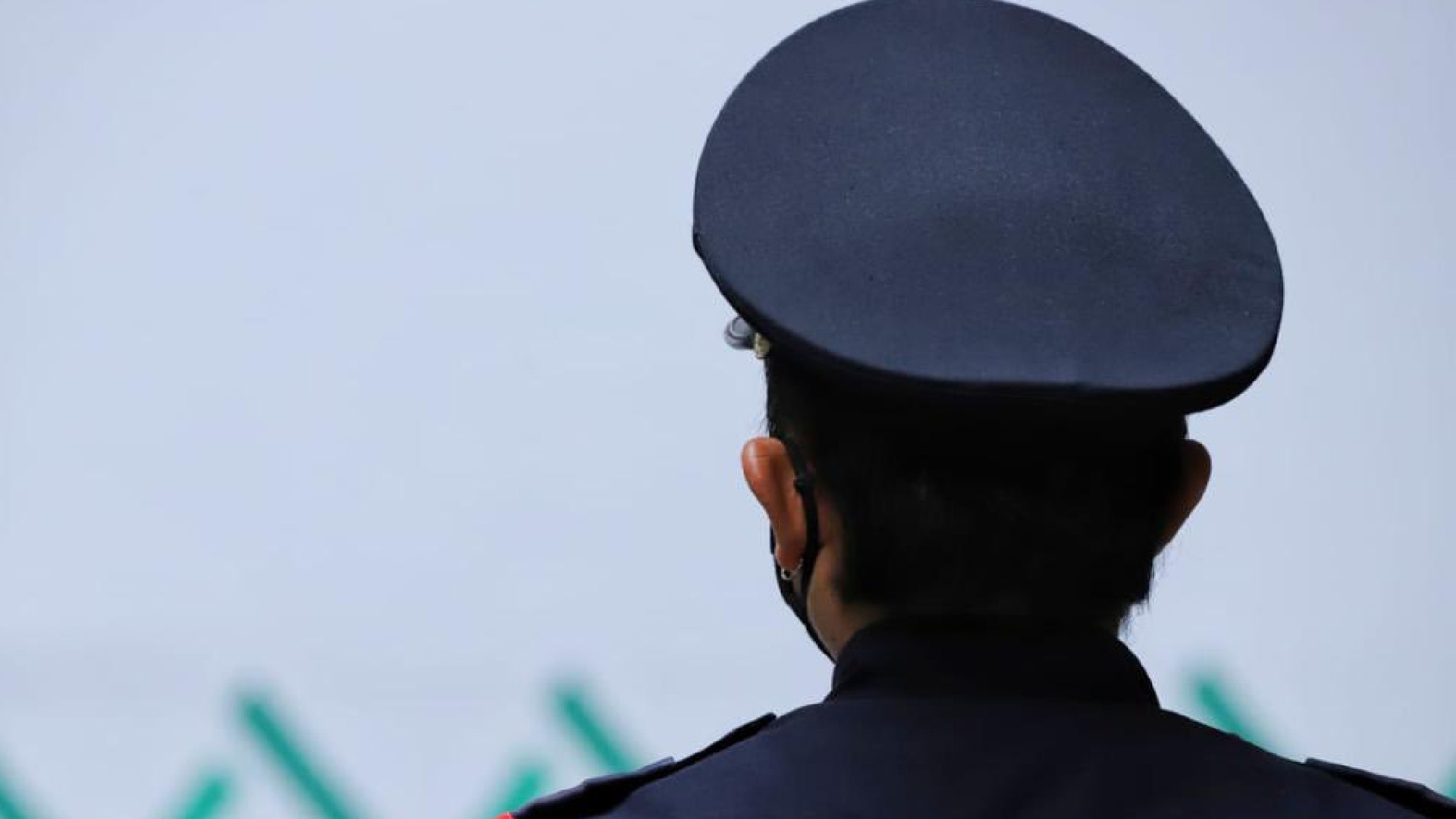 Policías detienen a dos presuntos asaltantes tras persecución; chocaron contra patrulla