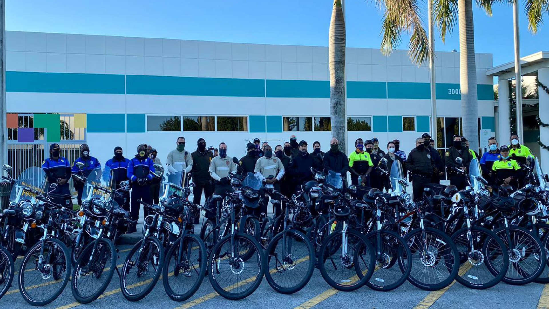 #VIDEO Policías realizan caravana en Miami-Dade ante incremento de violencia armada