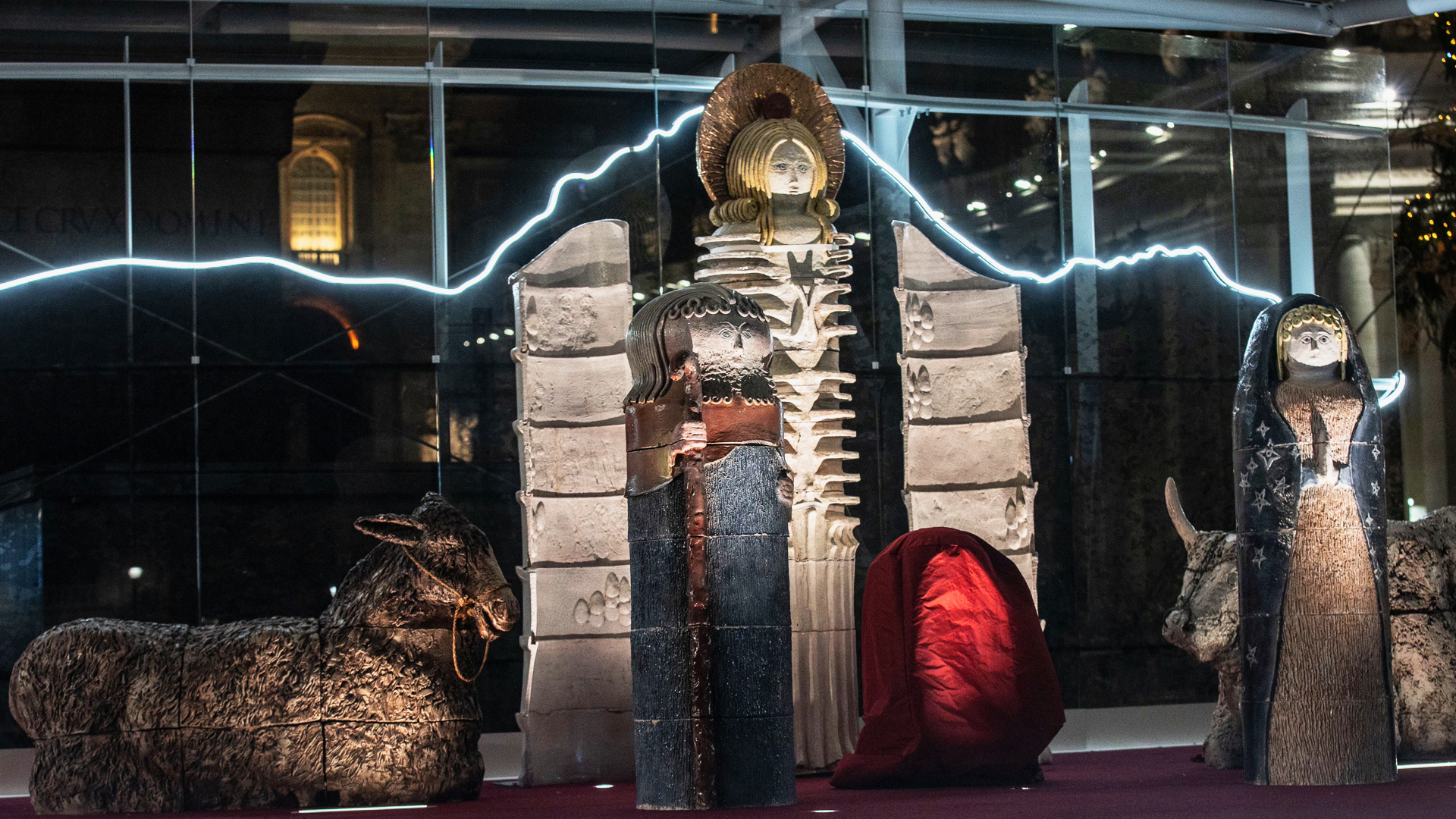 #Video Se cuela astronauta en Portal de Belén del Vaticano