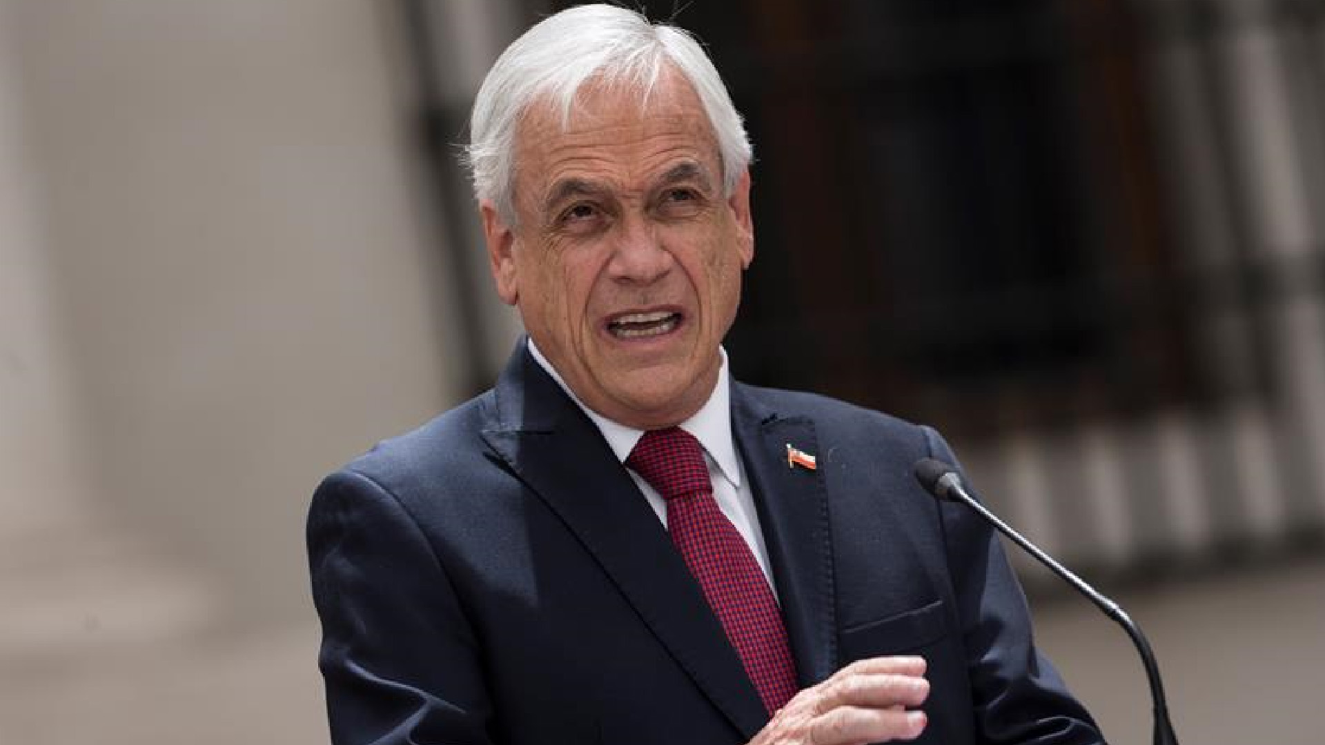 Multan al presidente de Chile por no usar cubrebocas durante paseo