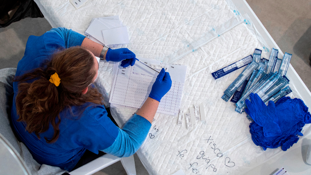 Mundo roza los 72 millones de casos de COVID-19; 500 mil en la última jornada