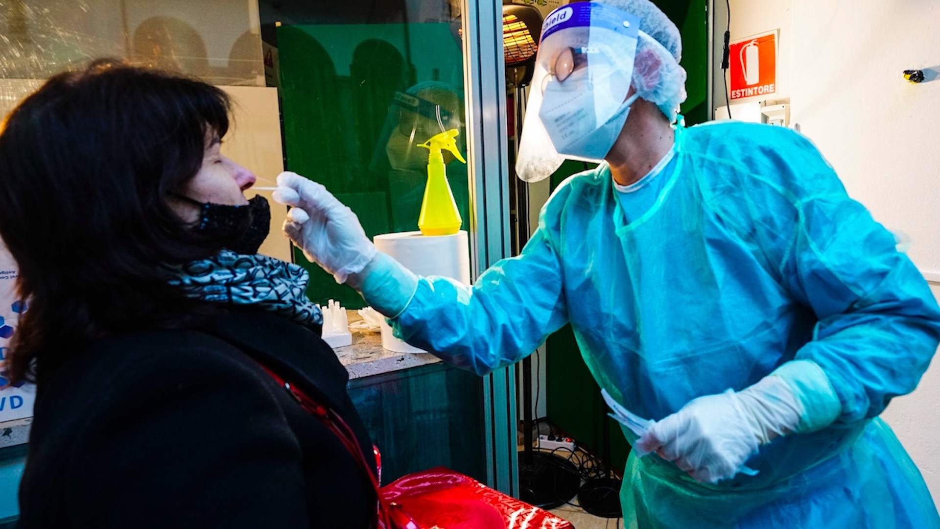 Europa prepara relajamiento de medidas para época navideña para permitir reuniones familiares