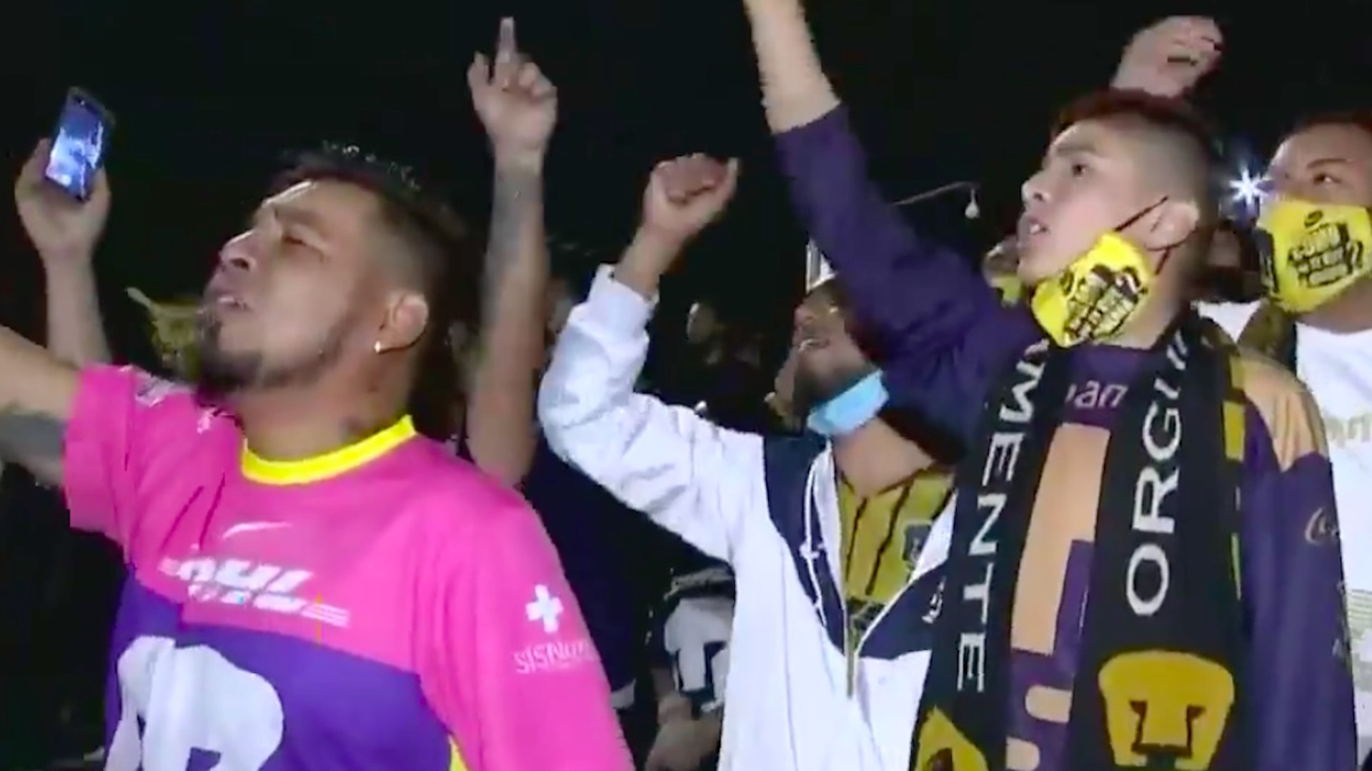 #Video Aficionados de los Pumas ignoran llamado a permanecer en casa y asisten a inmediaciones del Estadio Olímpico