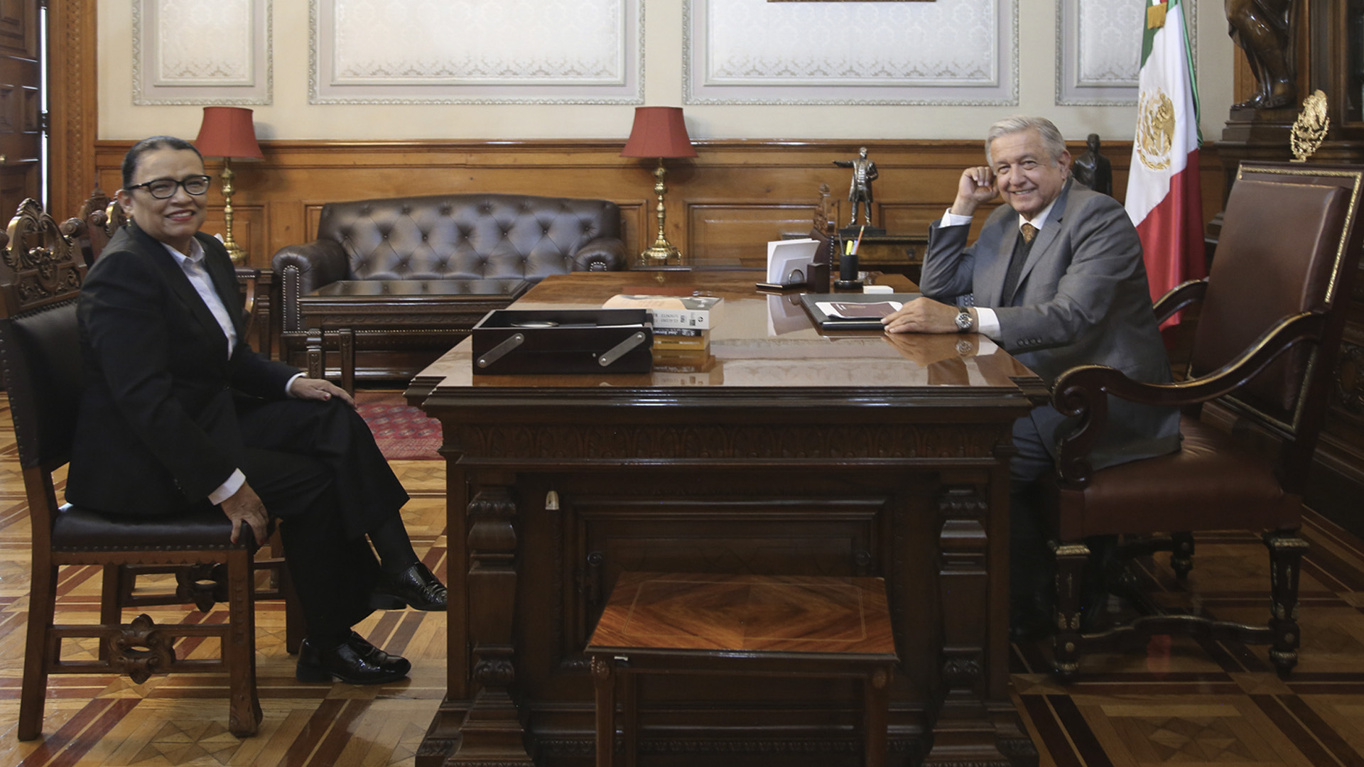 Reaparece Rosa Icela Rodríguez tras COVID-19; visita a AMLO en Palacio Nacional