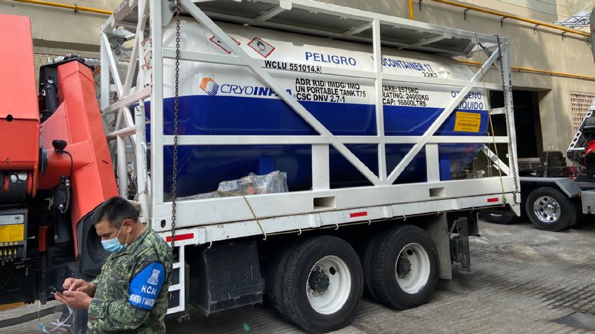 Intermediarios y vendedores ilegales, responsables del aumento en precios del oxígeno médico: Ricardo Sheffield