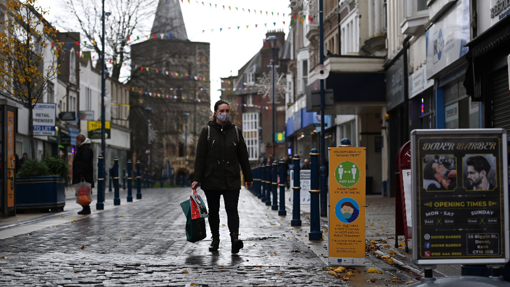 Reino Unido no descarta confinar más zonas por extensión de la nueva cepa de coronavirus
