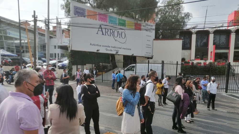 Se disputan padre e hijo administración del Restaurante Arroyo; golpeadores intentan irrumpir en el lugar Se disputan padre e hijo administración del Restaurante Arroyo; golpeadores intentan irrumpir en el lugar