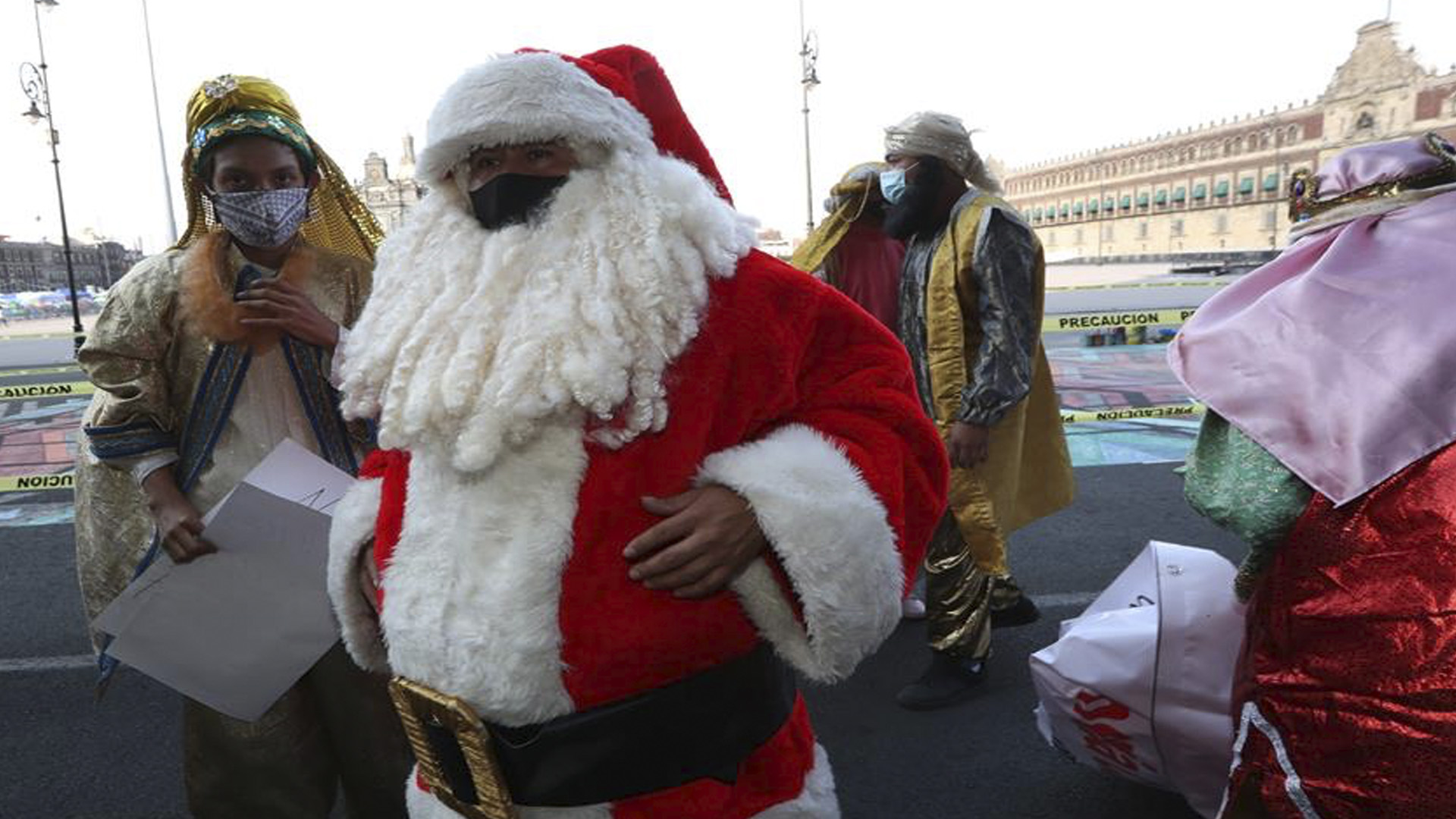 Reyes Magos protestan en la Ciudad de México; exigen que los dejen trabajar en época decembrina