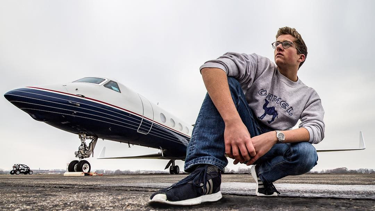 #Video Piloto alemán traza jeringa en el cielo por vacunación contra COVID-19 - samy-kramer