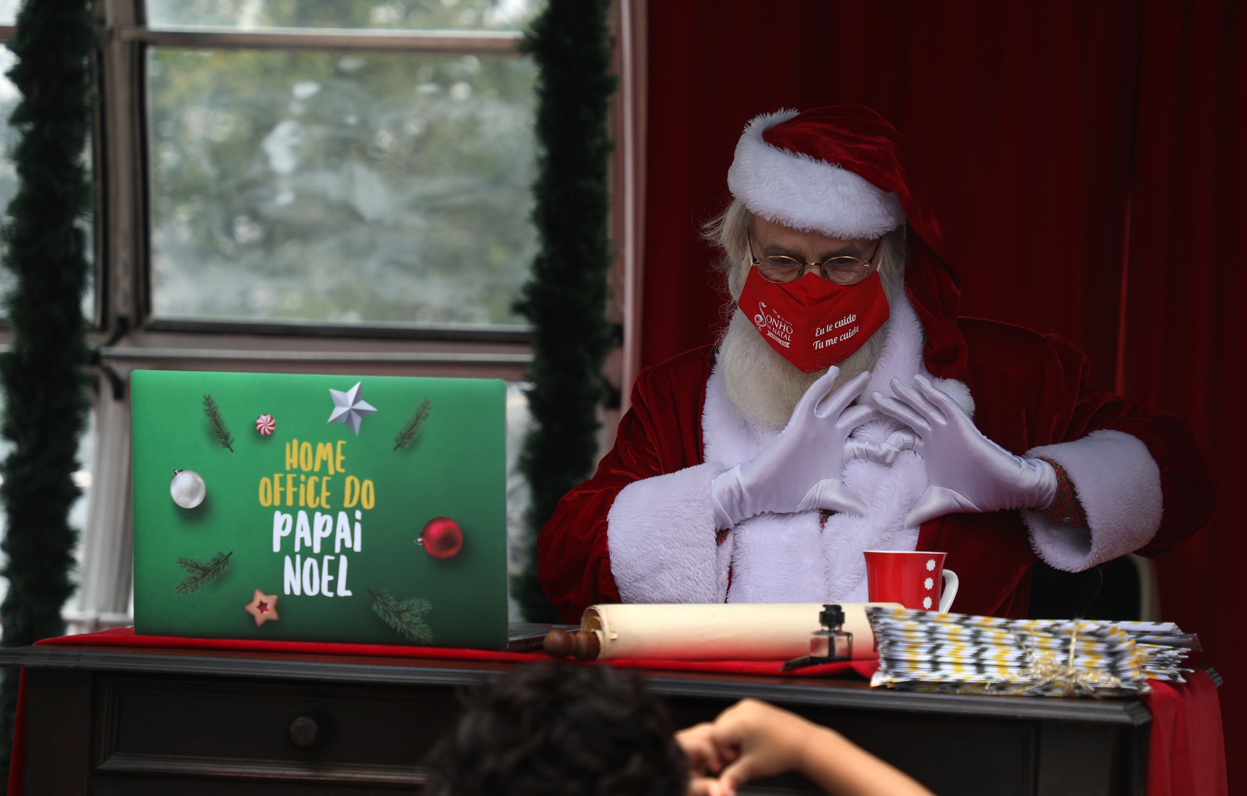 #Viral Intrépido Santa Claus se lanza de rapel en el Pan de Azúcar de Río de Janeiro - santa-claus-rapel-rio-de-janeiro-brasil-4