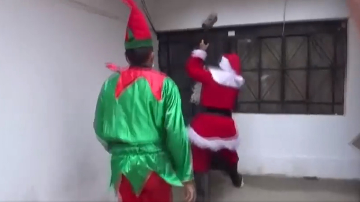 #Video “Te llegó la Navidad”: Santa Claus lidera operativo antidrogas