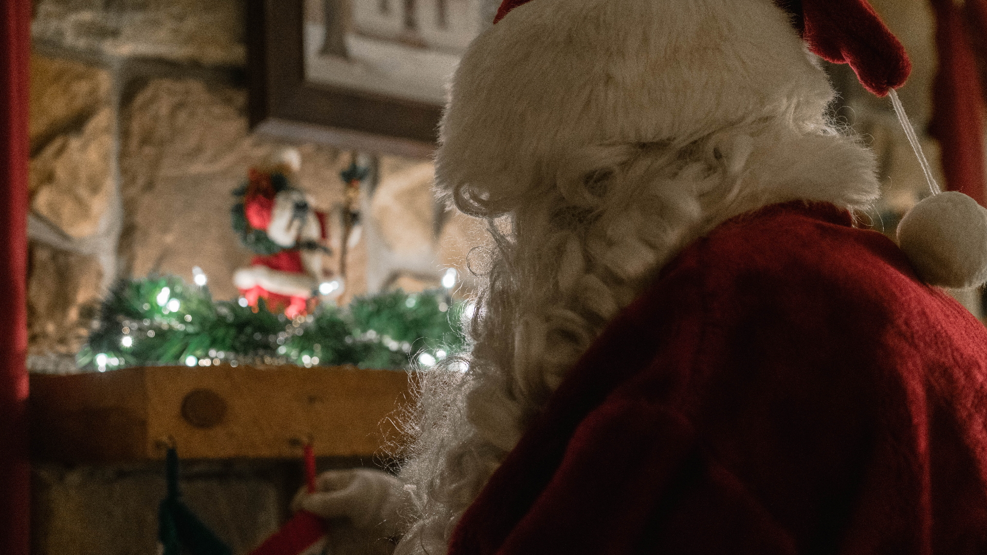 Actores que personificaron a Santa y la señora Claus se toman fotos con niños y dan positivo a COVID-19 días después