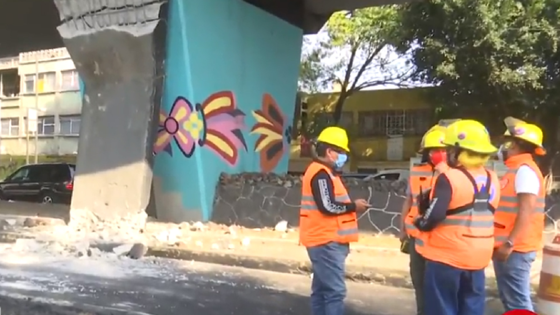 Se desgaja estructura de concreto de la línea 4 del Metro Consulado; no hubo lesionados