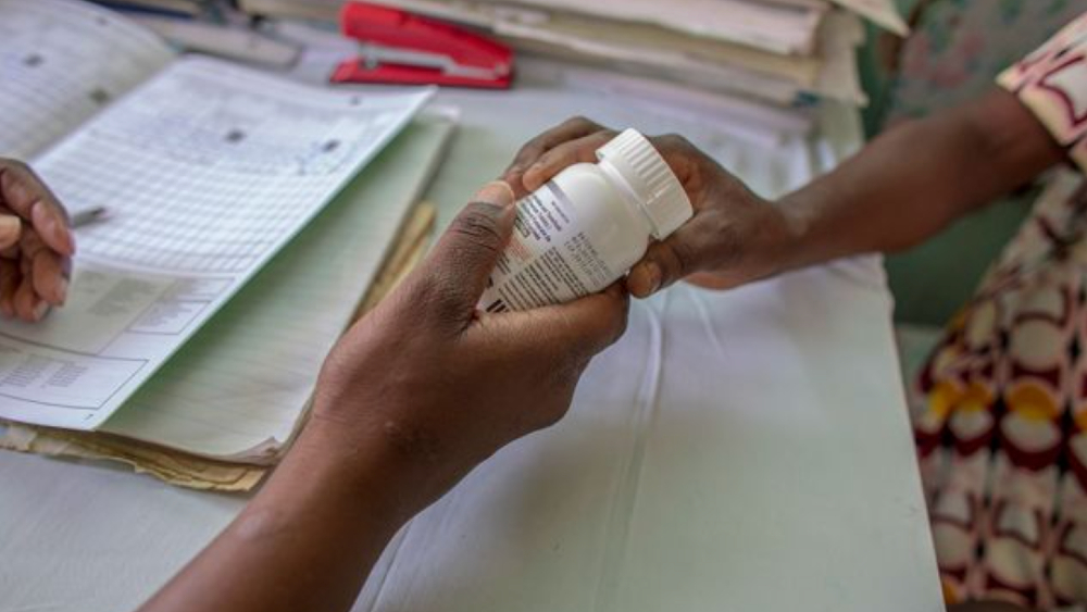 OMS logra acuerdo que recorta 75 % el coste de tratamiento del sida en niños