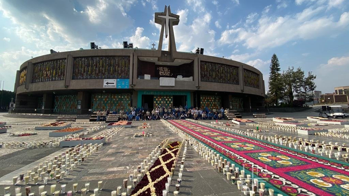 Aplaude AMLO responsabilidad de mexicanos al no acudir a Basílica de Guadalupe - tapete-monumental-en-basilica-de-guadalupe-de-la-cdmx