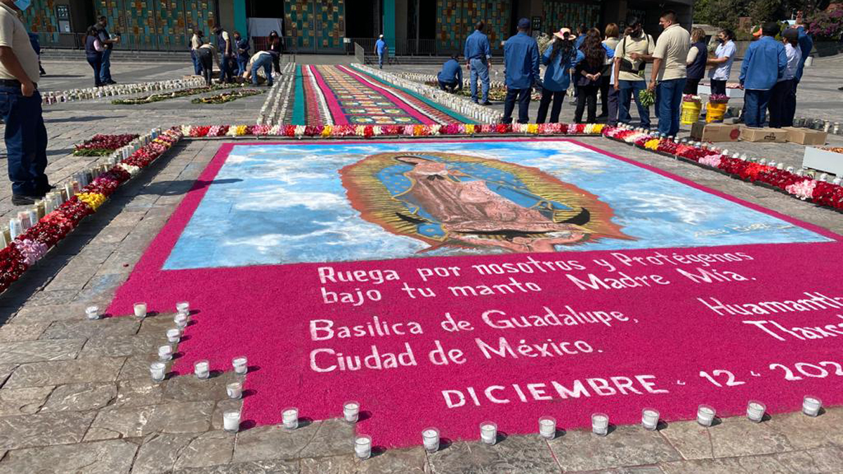 Amanece vacía la Basílica de Guadalupe; festejan a la virgen con tapete monumental y veladoras