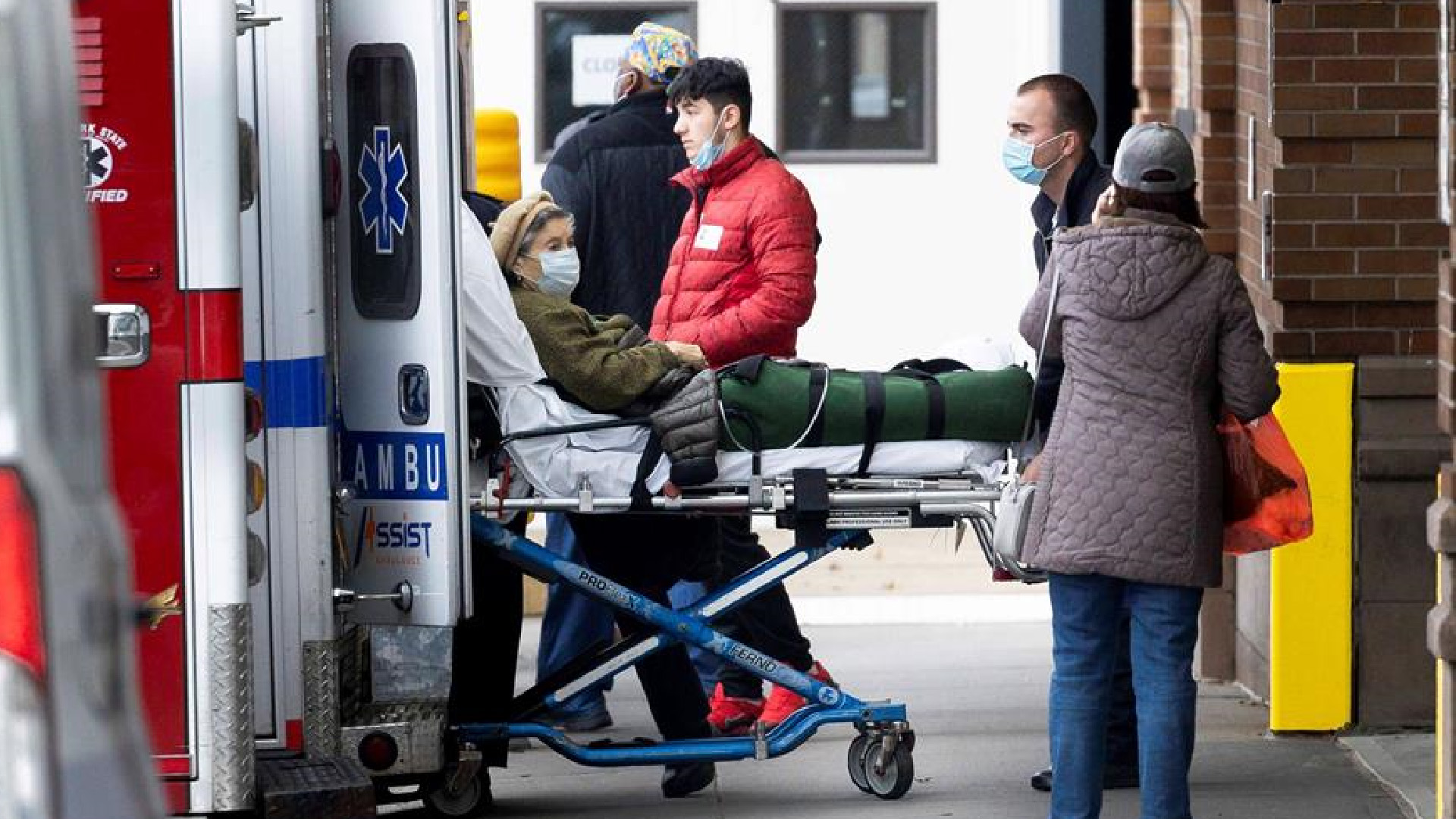 Trabajadora de salud en Alaska termina hospitalizada por presunta reacción alérgica a vacuna de Pfizer contra COVID-19