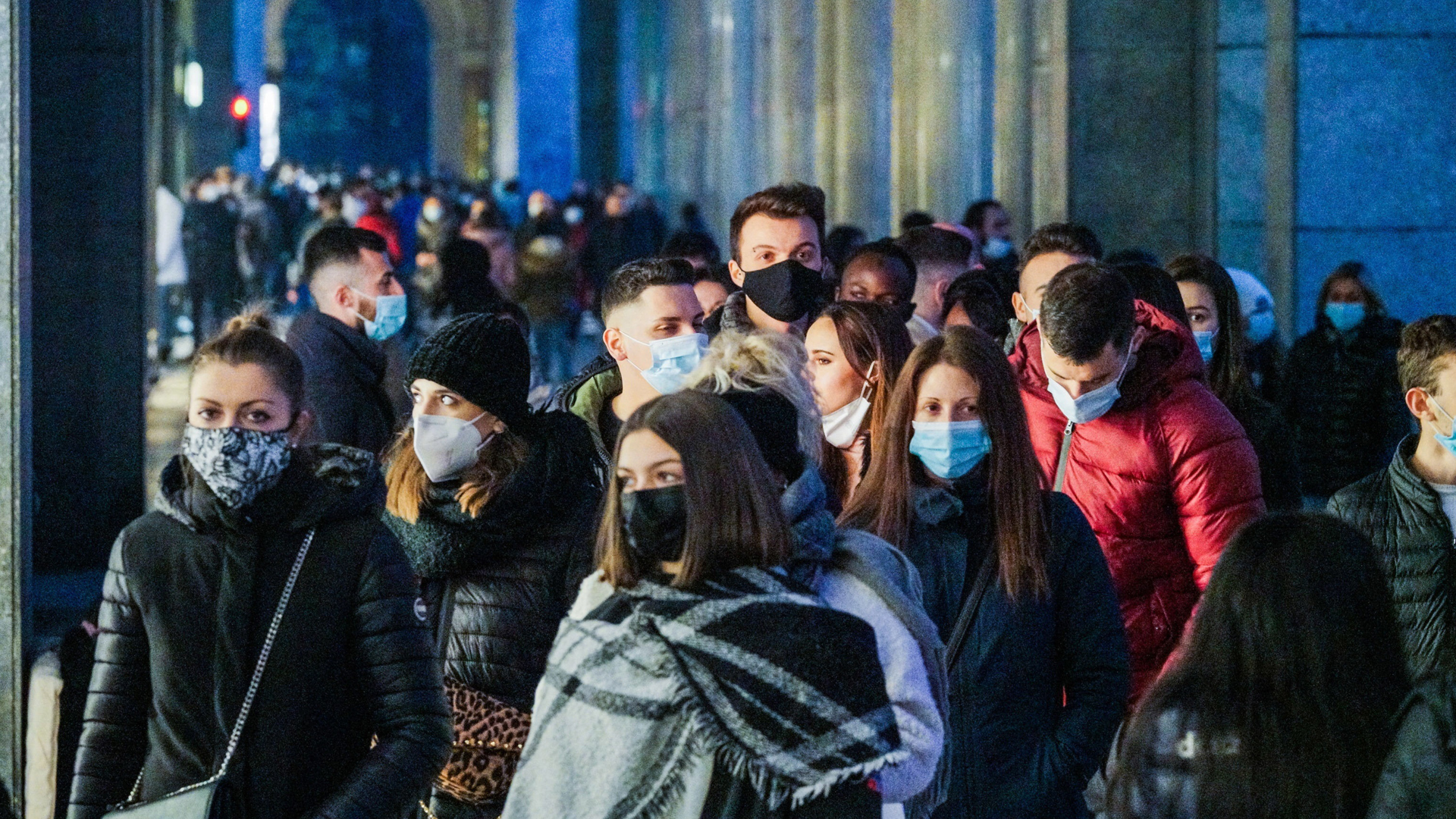 Nuevo récord de casos diarios de COVID-19 en el mundo con 800 mil