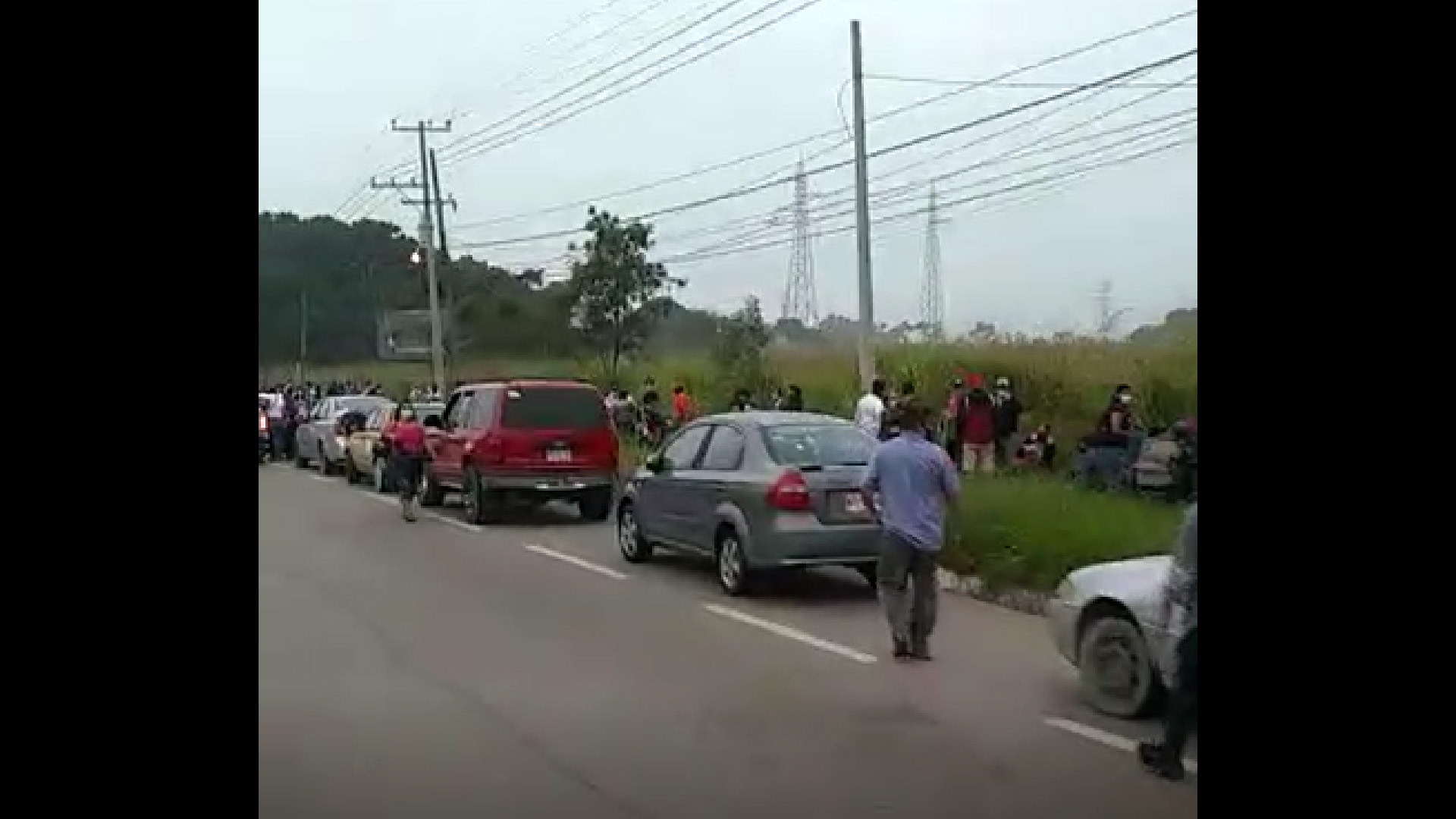 #VIDEO Entrega de apoyos en Tabasco por inundaciones desata congregación de personas