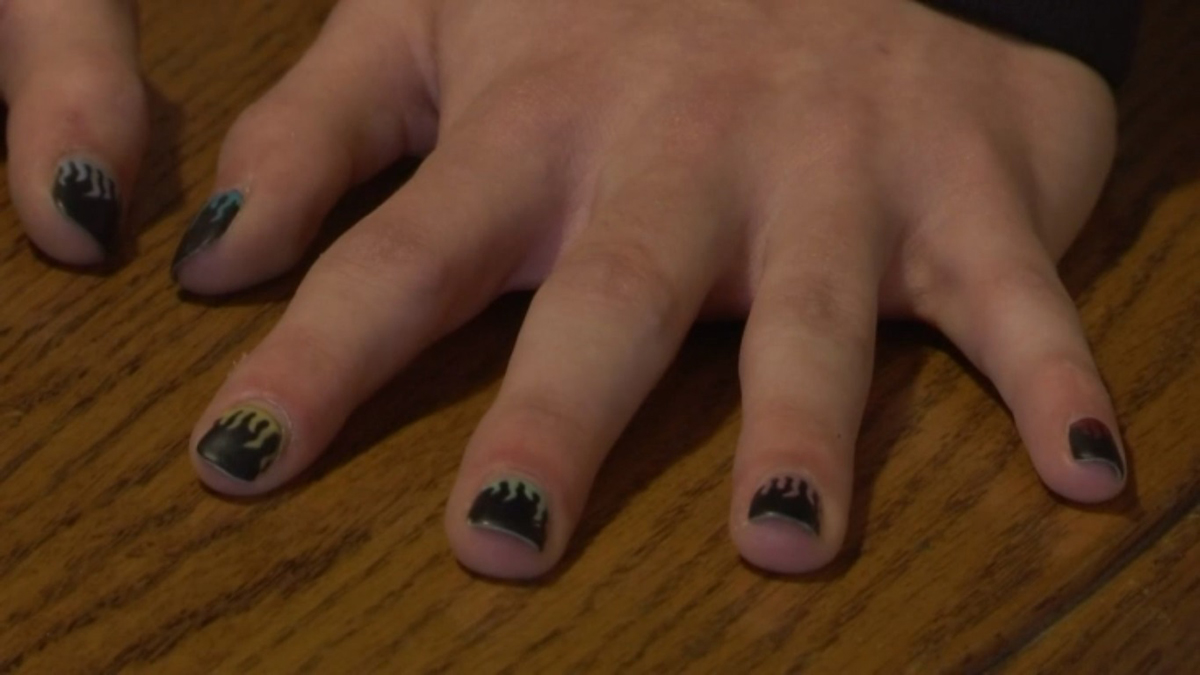 Joven suspendido de clases en EE.UU. por tener uñas pintadas recibe enorme apoyo - unas-pintadas-de-trevor-wilkinson