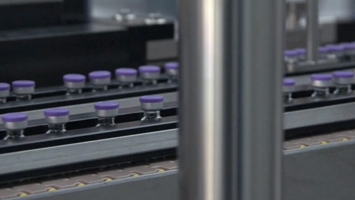 OMS pide a gobiernos y farmacéuticas que donen vacunas “en días, no en meses”