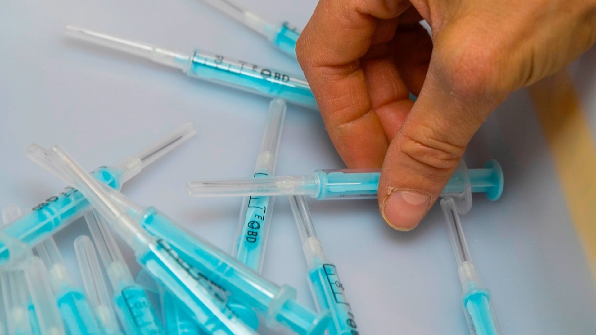 Trump firmará decreto que da prioridad a estadounidenses para acceder a vacuna anti COVID-19