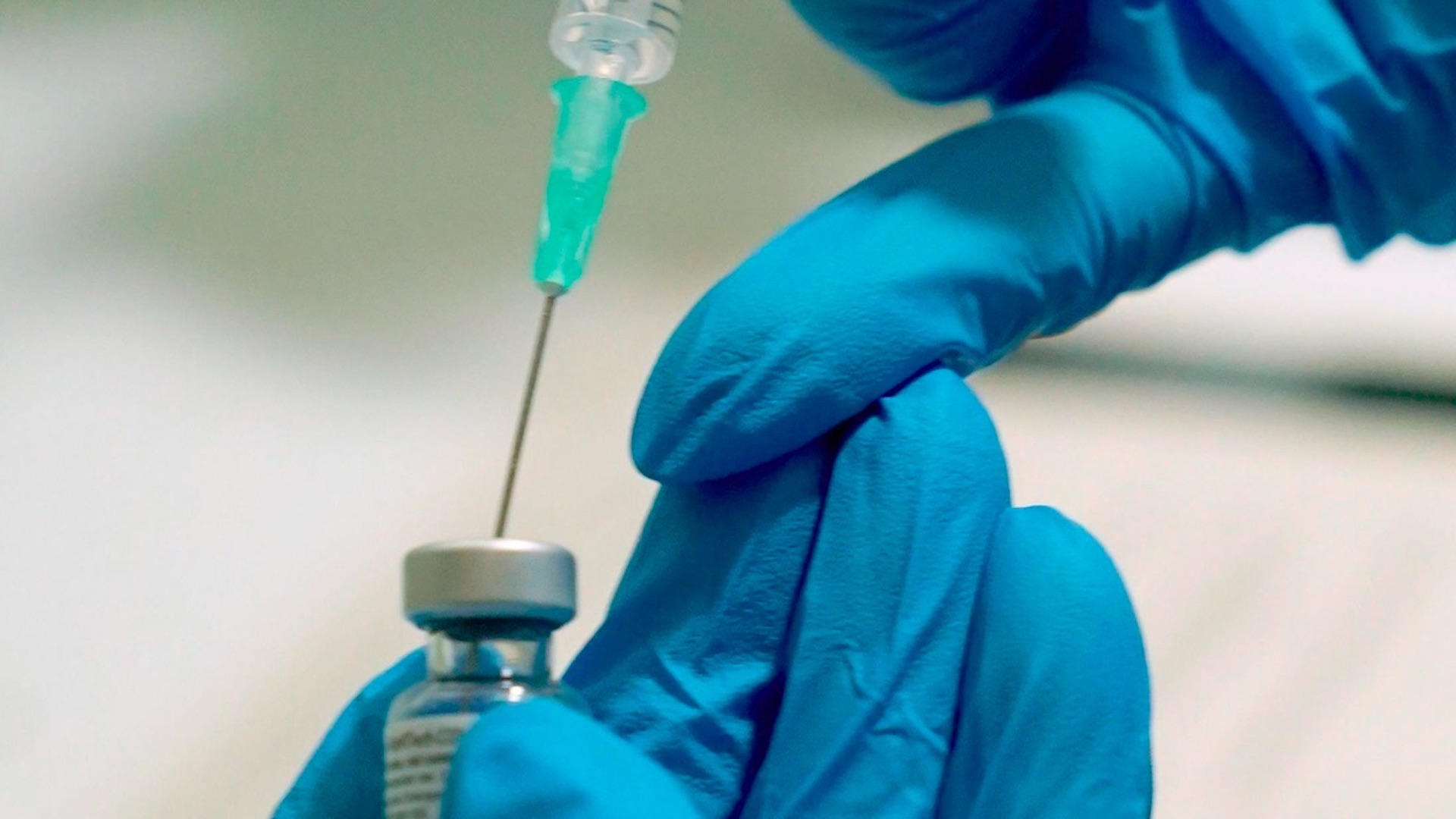 Francia prevé iniciar la vacunación en la última semana de diciembre