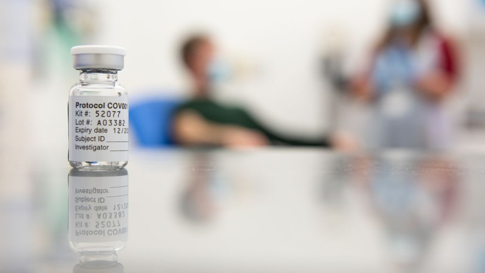 Sustancia activa de vacuna de AstraZeneca que llegará a México serviría para elaborar un millón de dosis