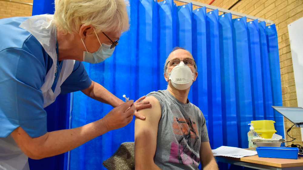 Detecta Reino Unido 77 casos de variante sudafricana de COVID-19 - vacuna-pfizer-biontech-covid19-reino-unido-coronavirus