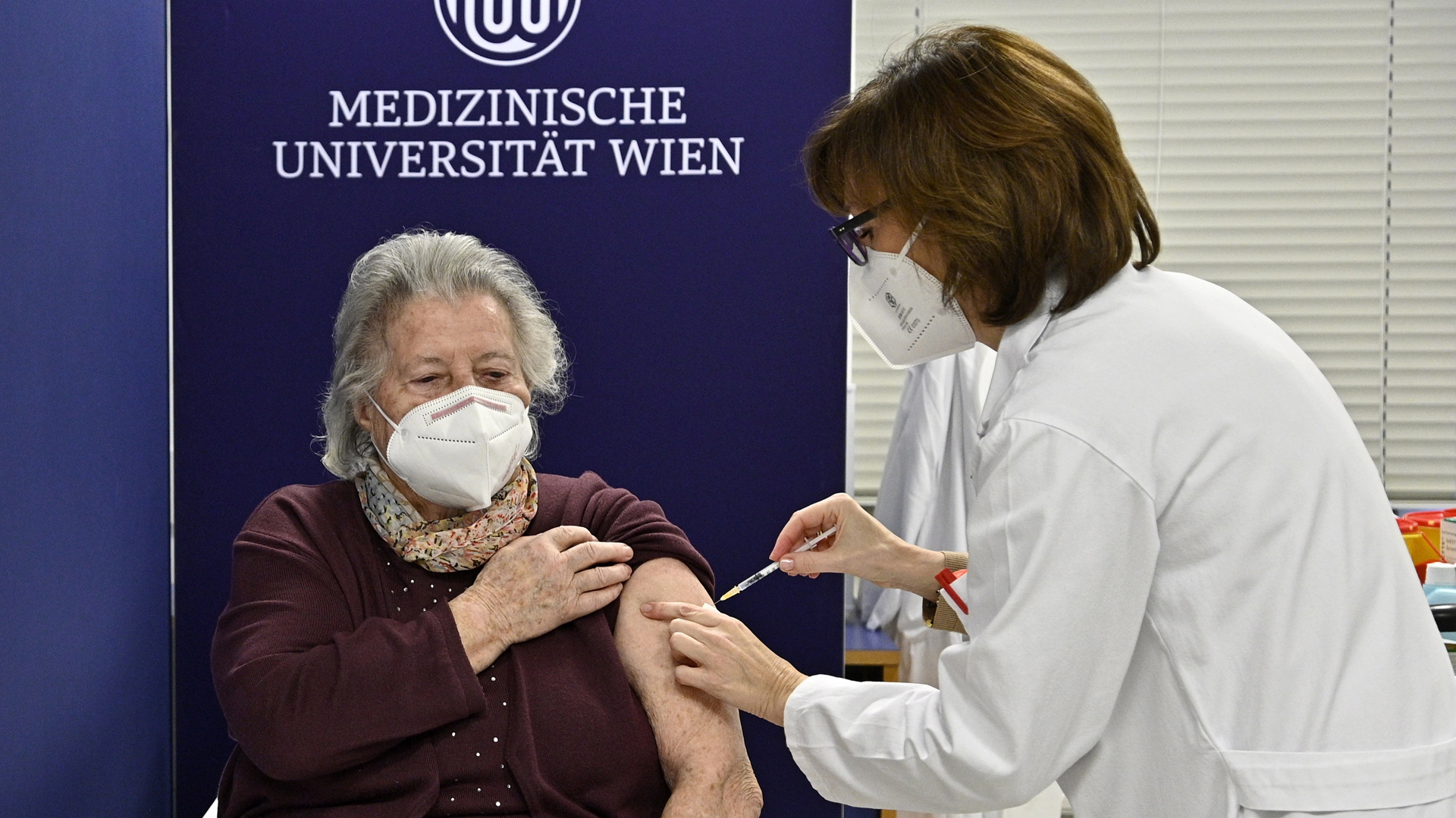 Arranca Europa vacunación contra COVID-19 con ancianos y personal sanitario - vacunacion-contra-covid-19-en-austria