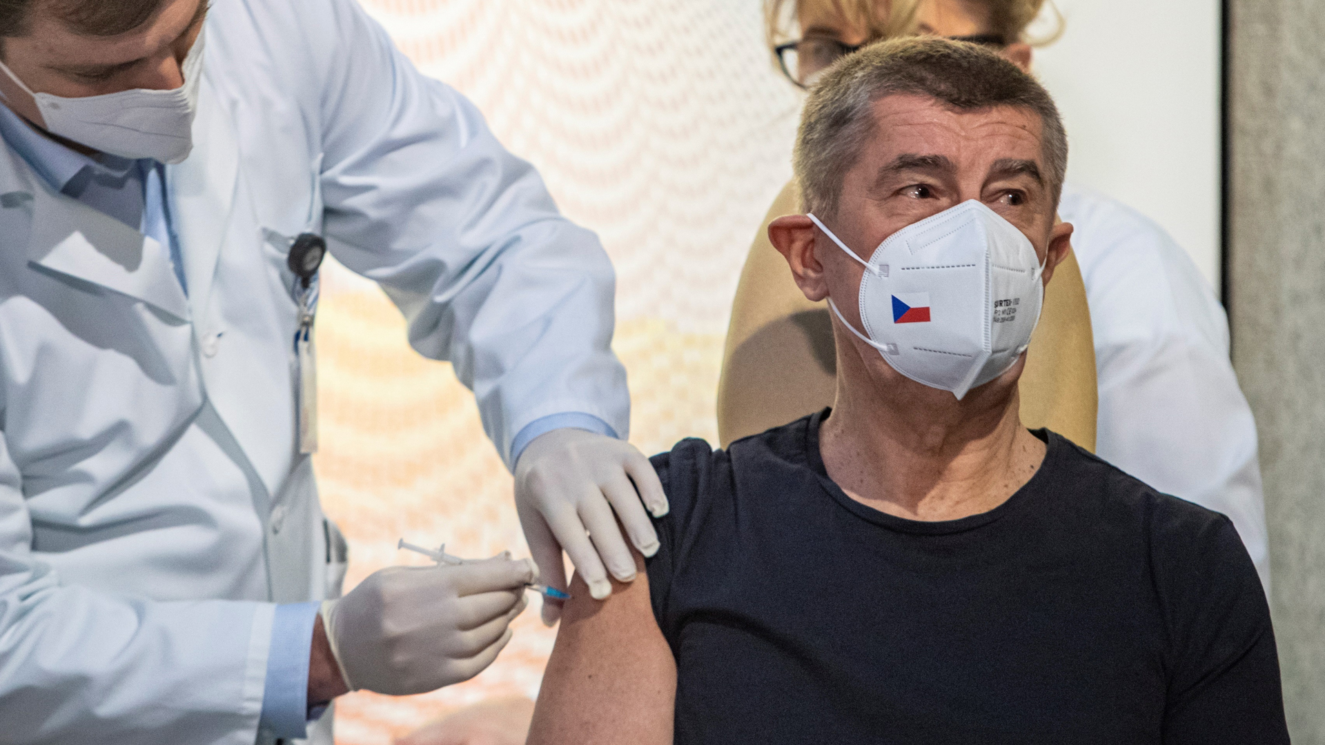 Arranca Europa vacunación contra COVID-19 con ancianos y personal sanitario - vacunacion-en-republica-checa-contra-covid-19-del-primer-ministro-andrej-babis
