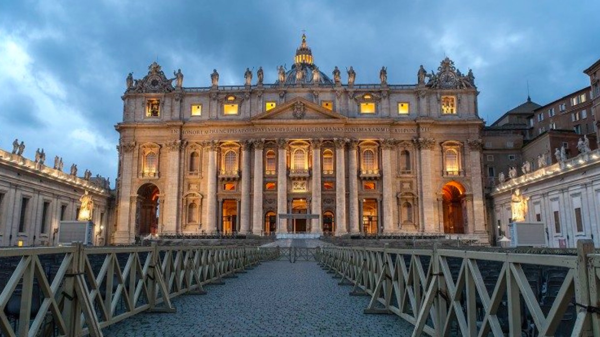 Papa Francisco aprueba nuevos estatutos financieros del Vaticano para evitar lavado de dinero