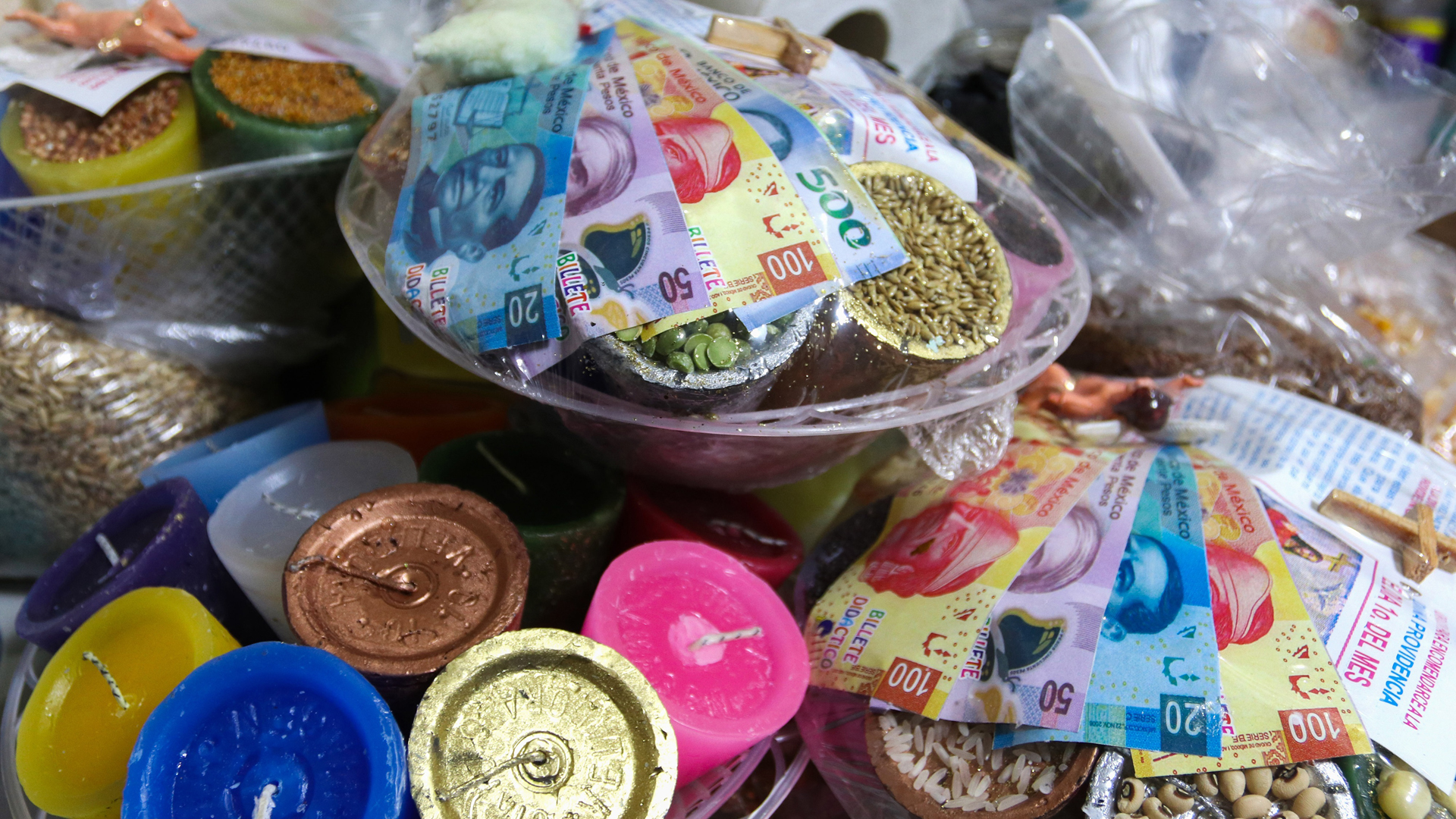 La receta mística de México para dejar atrás los malos tragos de 2020 - veladoras-para-el-ano-nuevo