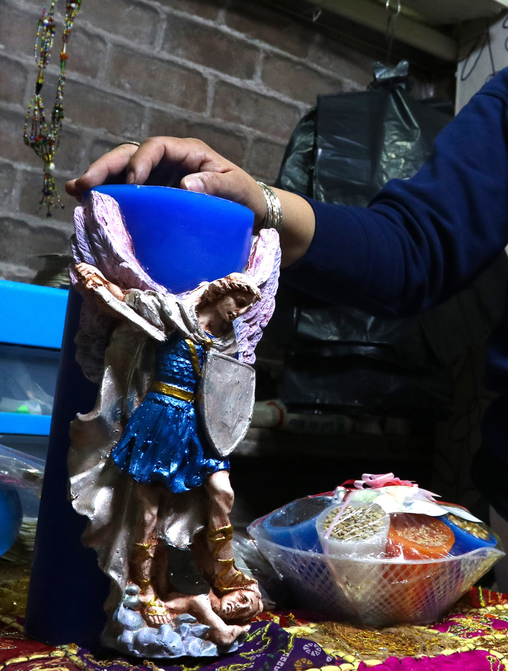 La receta mística de México para dejar atrás los malos tragos de 2020 - velon-de-san-miguel-arcangel