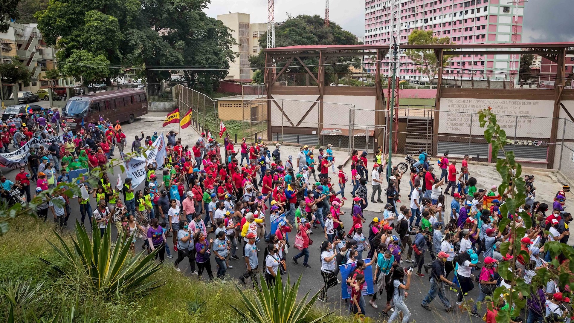 Abstenerse o votar, cruce de últimas llamadas para los comicios venezolanos